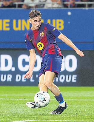 Barcelona thrash Valencia at tiny ground