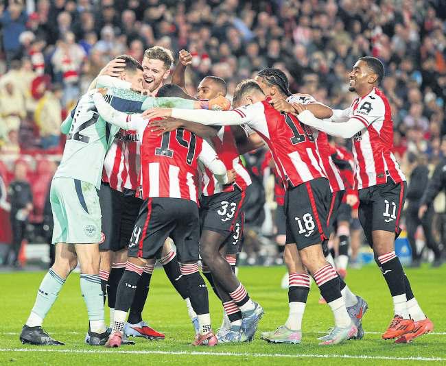Brentford and Palace survive penalty duels to reach last 16