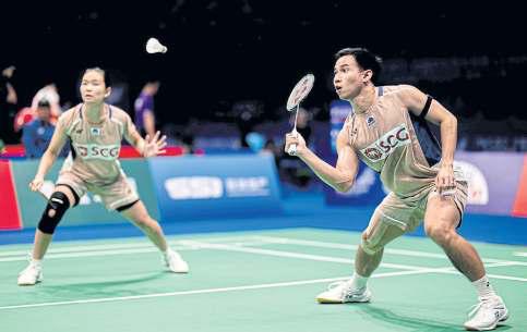 Kunlavut marches on as Thai women crash out