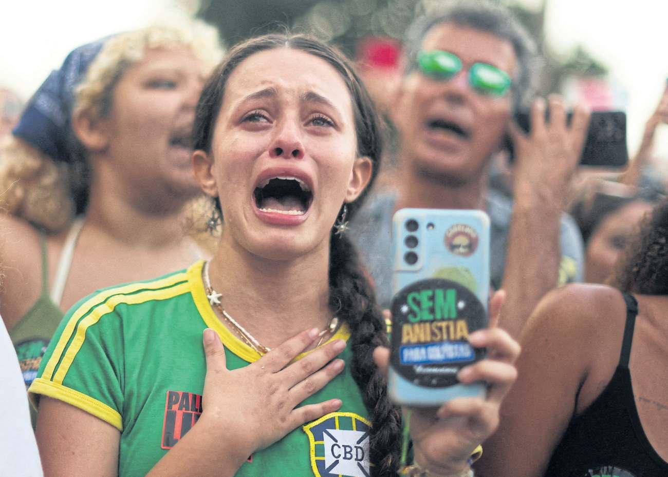 Brazilians slam bid to shield officials