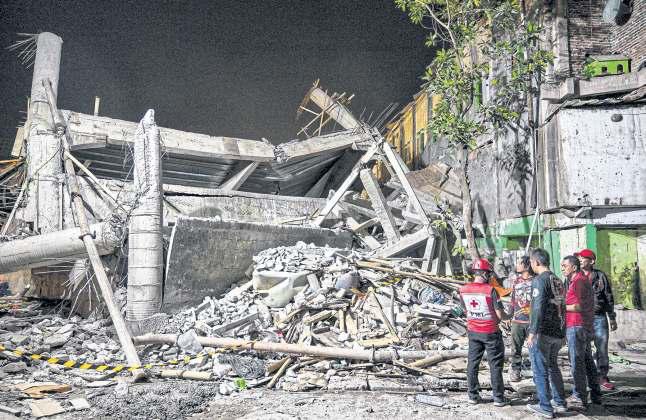 Rescuers seek 38 trapped after school collapse kills 3