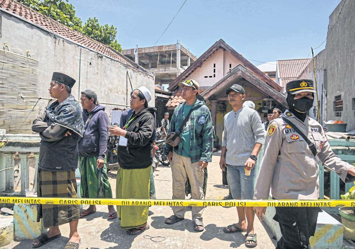 ‘No more signs of life’ at Java school