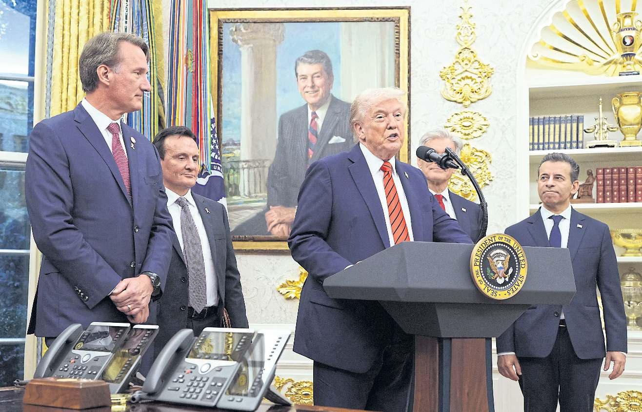 Trump issues China tariff threats