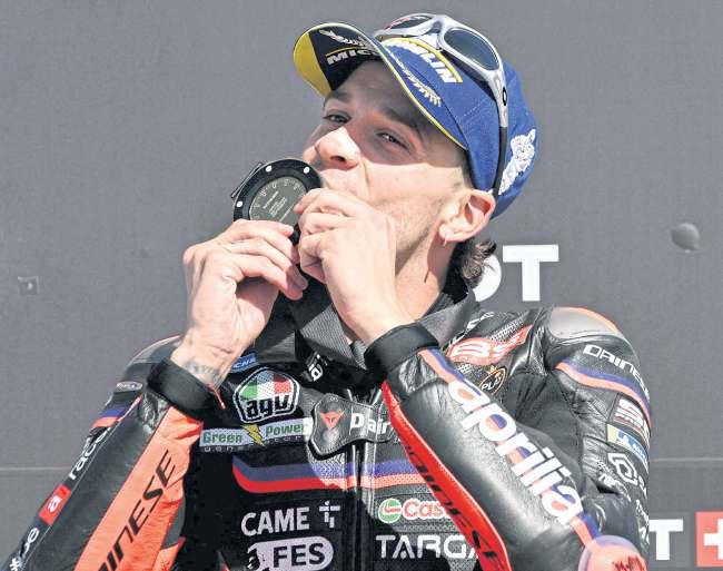 Gull and glory: Bezzecchi overcomes bird hit to win Aussie MotoGP sprint
