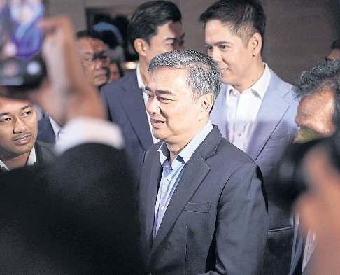 Abhisit returns as Democrat leader
