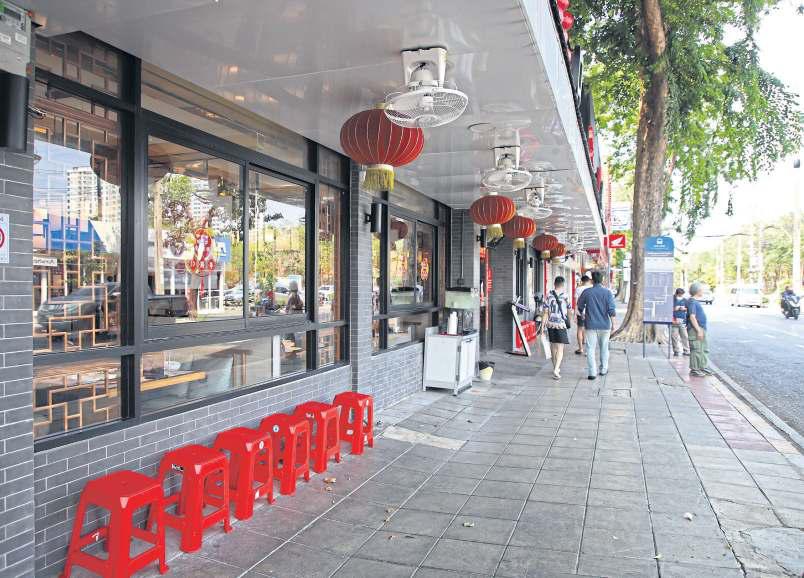 Delivery app rivals cut fees