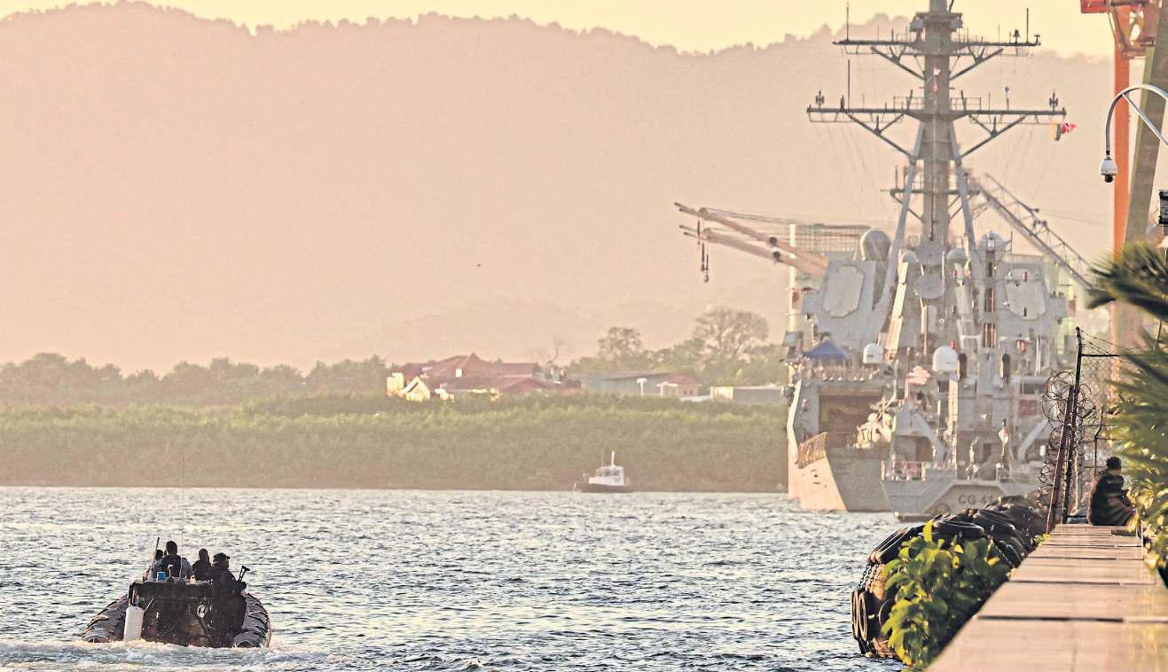 Venezuela 'foiled CIA plot' with US warship