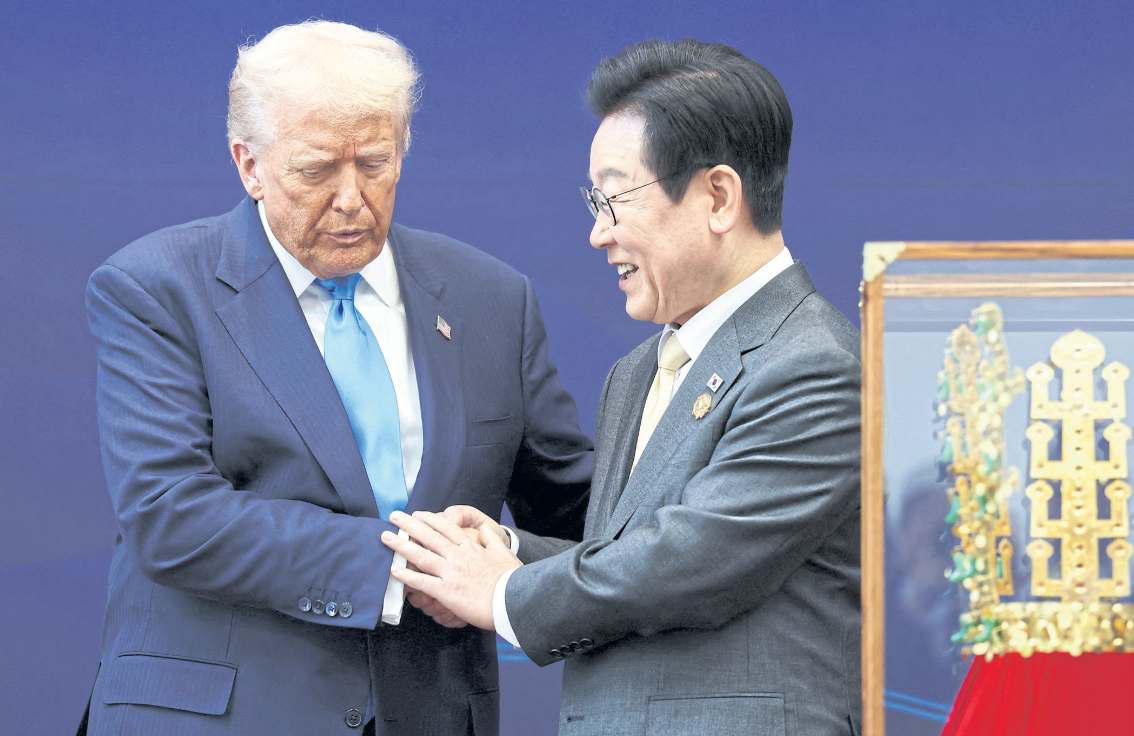 Seoul woos Trump with gold crown