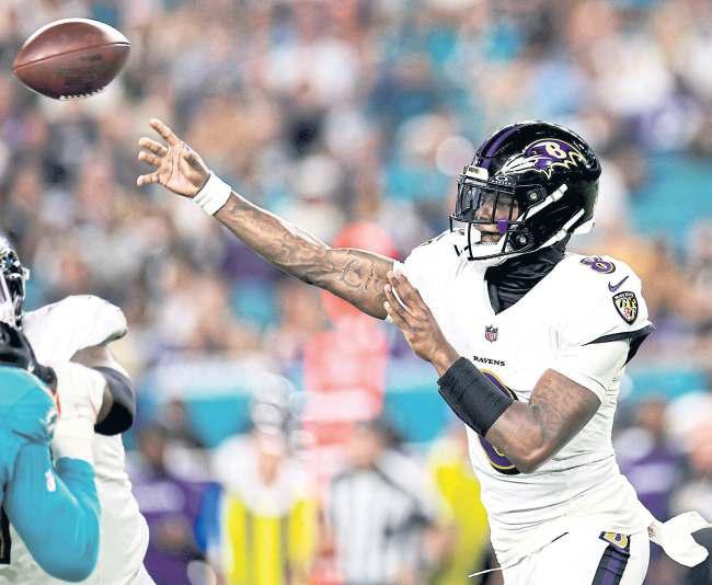 Jackson hurls 4 TD passes as Ravens romp