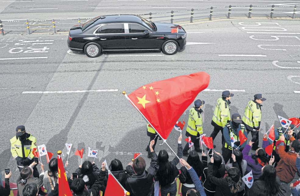 As Trump skips Apec, Xi fills the void with message on trade