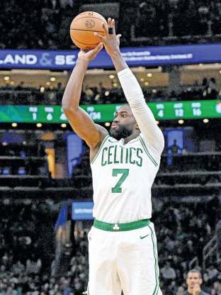 Brown, Celtics end Sixers' run, Bulls continue perfect start