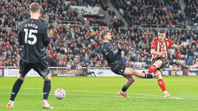 Xhaka lifts Sunderland into 4th after Everton draw