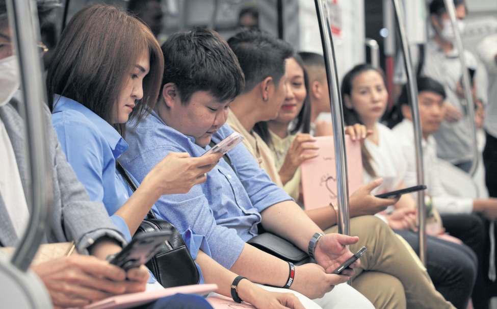 Telecom giants True, AIS post bumper profits in 3rd quarter