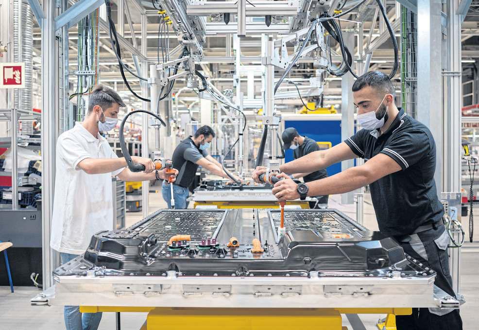 Chip dispute could leave carmakers in bind