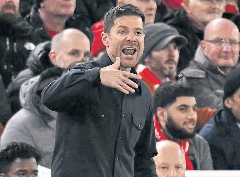 Real and Barca seek La Liga solace