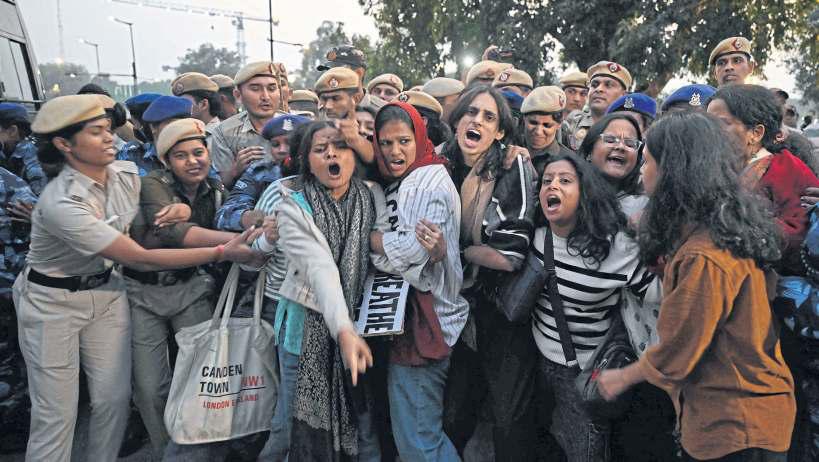 New Delhi police detain dozens in anti-pollution protests