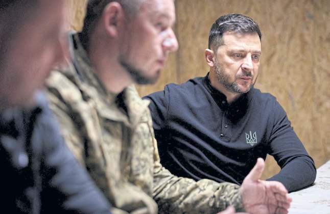 Leader visits troops near Zaporizhzhia