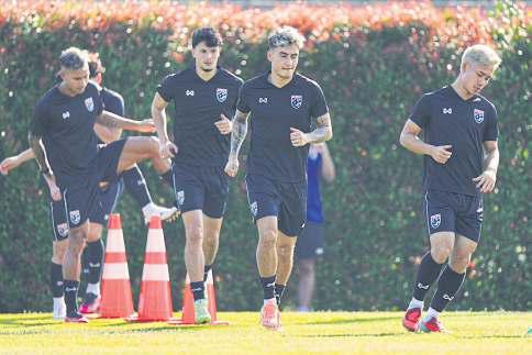 Elephants march to Colombo for must-win match against Lanka