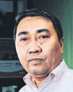 Police seek journalist for 'treason'