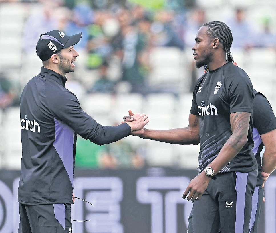 England’s big Ashes gamble