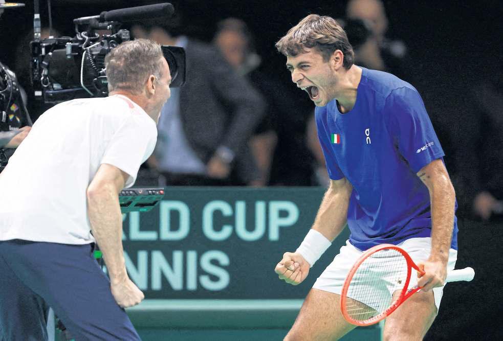 Italy cruise past Austria and into semis