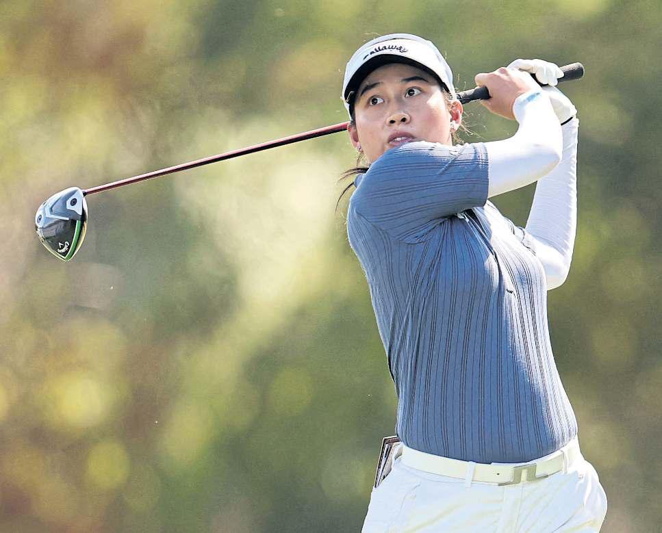 Lee blasts 64 on scoring day