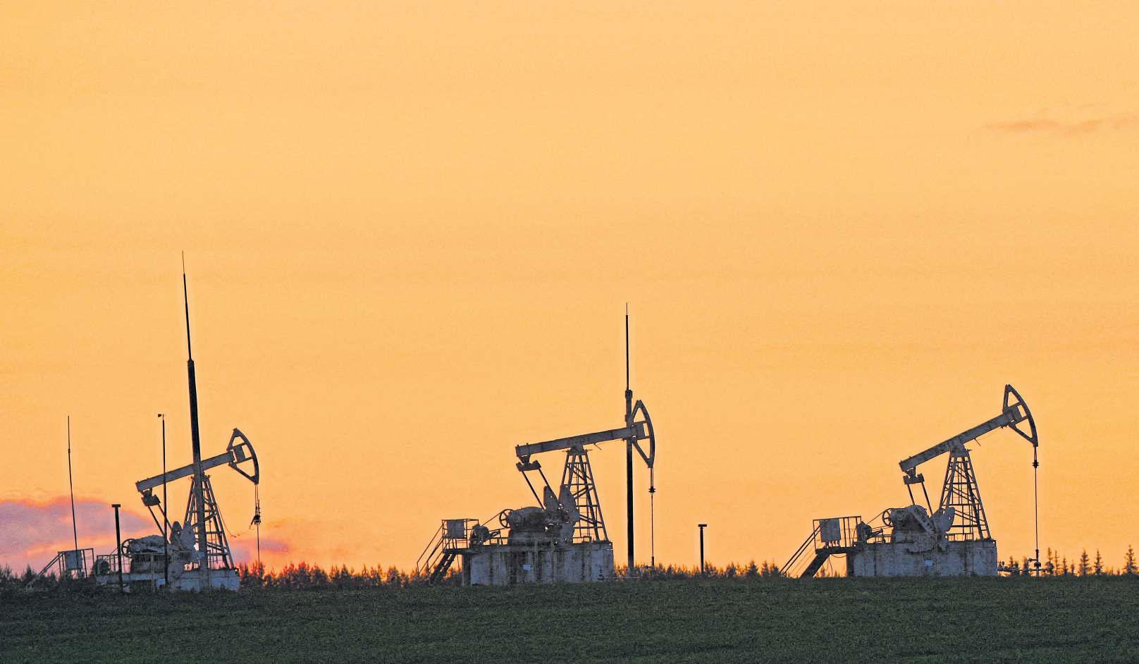 As Russia oil sanctions bite, will India end buying spree?