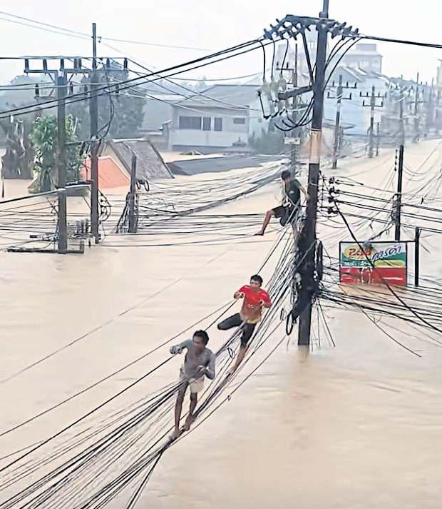 Navy sends flood relief