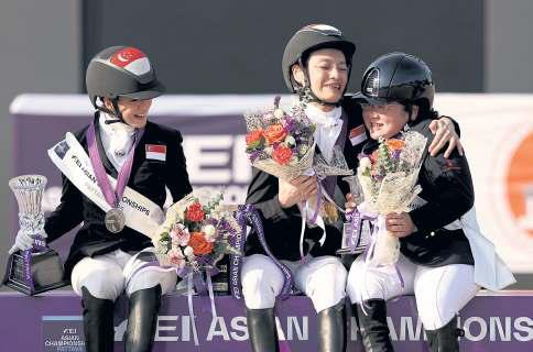 Gold in the saddle! Thais reign