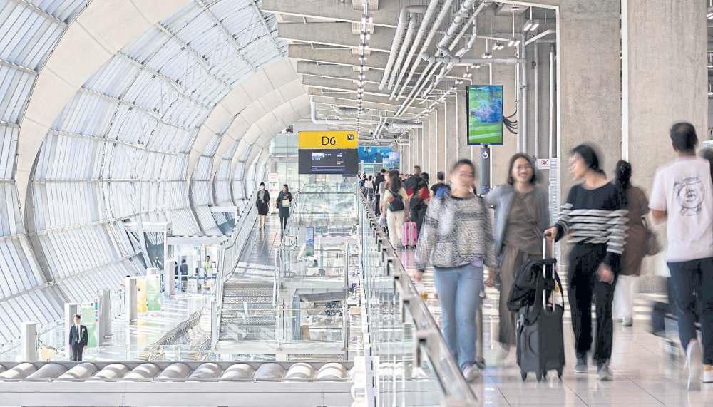 Domestic airfares continue to decrease