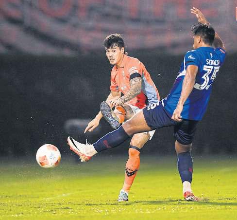 Denilson penalty earns Ratchaburi three points
