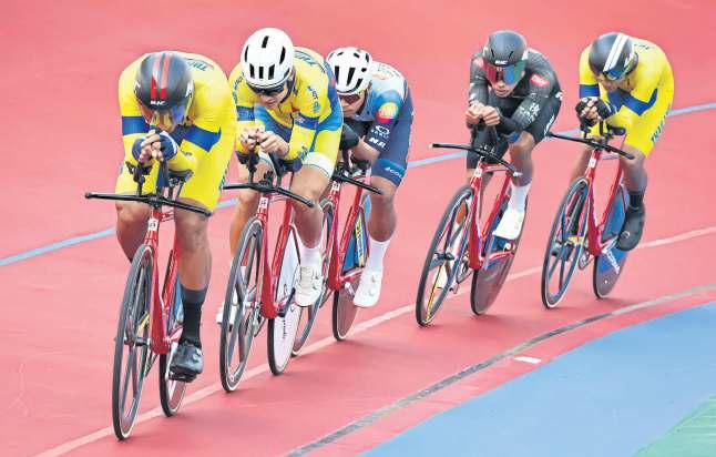 Cyclists aim to deliver haul of six golds