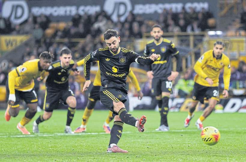 Fernandes inspires Man U rout of Wolves