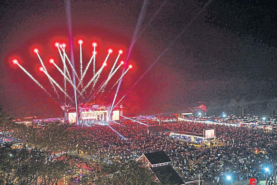 FARM FESTIVAL ON THE HILL ENDS STRONGLY