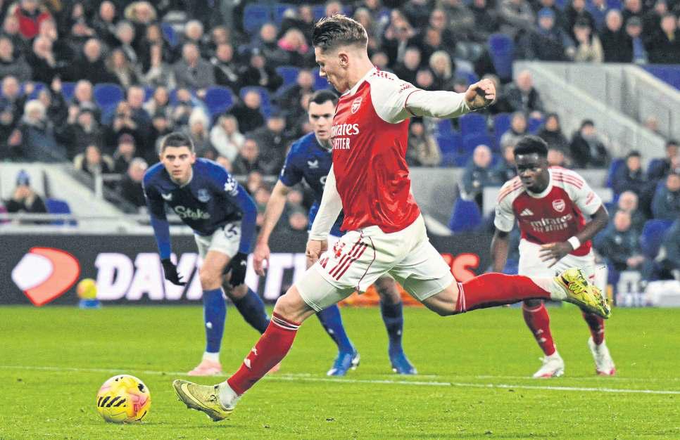 Arsenal grab Xmas top spot