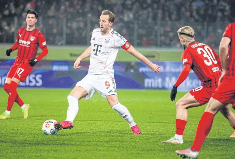 Captain Kane helps undermanned Bayern go 9 clear