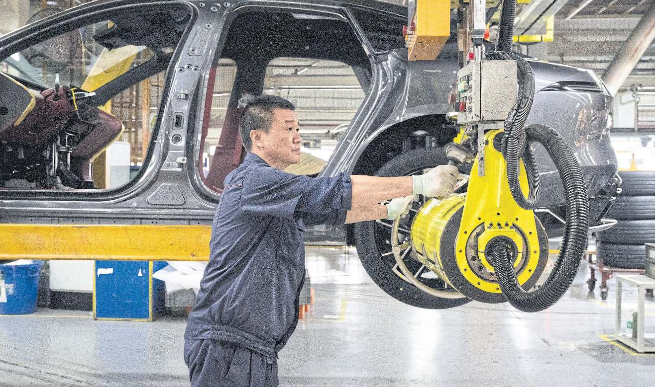 China delays ramp-up of self-driving autos