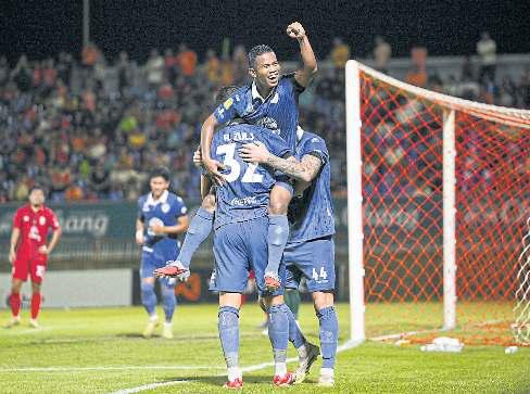 Ten-man Buriram too good for Sukhothai