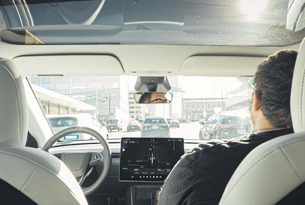 Tesla Robotaxis lagging on US roads