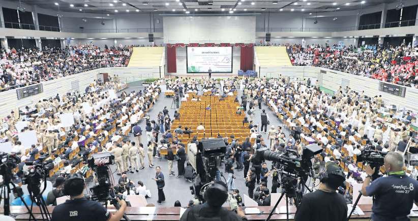 MP candidates for Bangkok register in droves