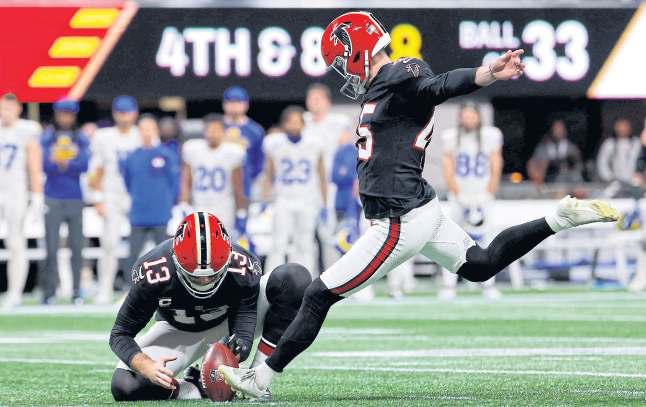 Falcons hold off Rams' second-half surge