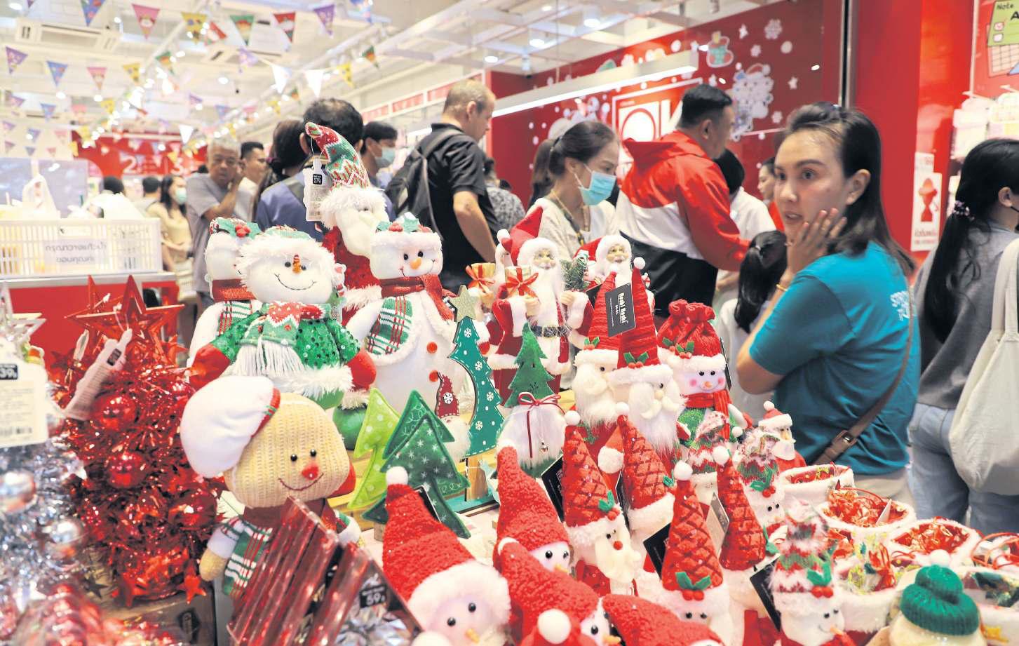 Poll, tourism offer hope for retail