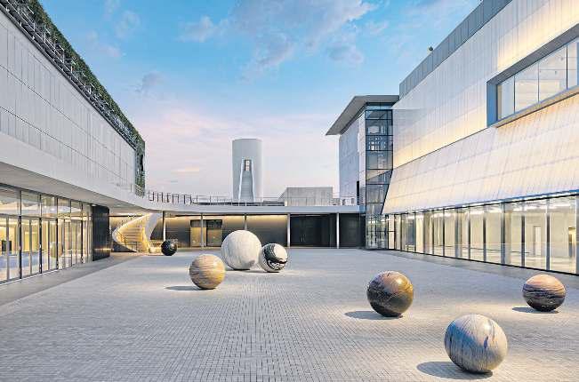 Dib Bangkok debuts with ‘(In)visible Presence’