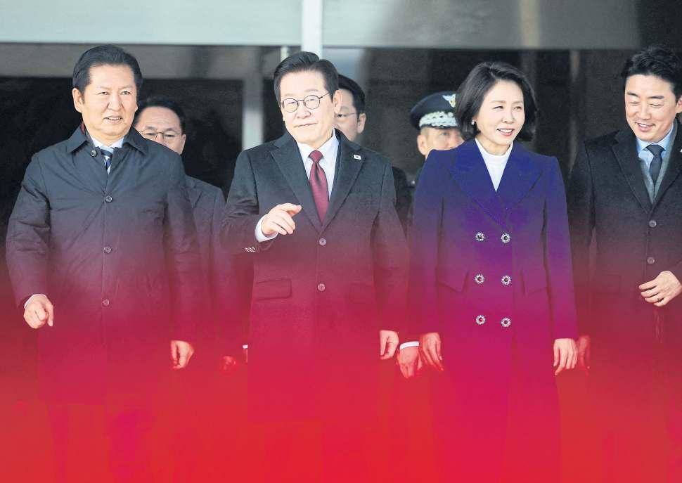 South's President Lee lands in China