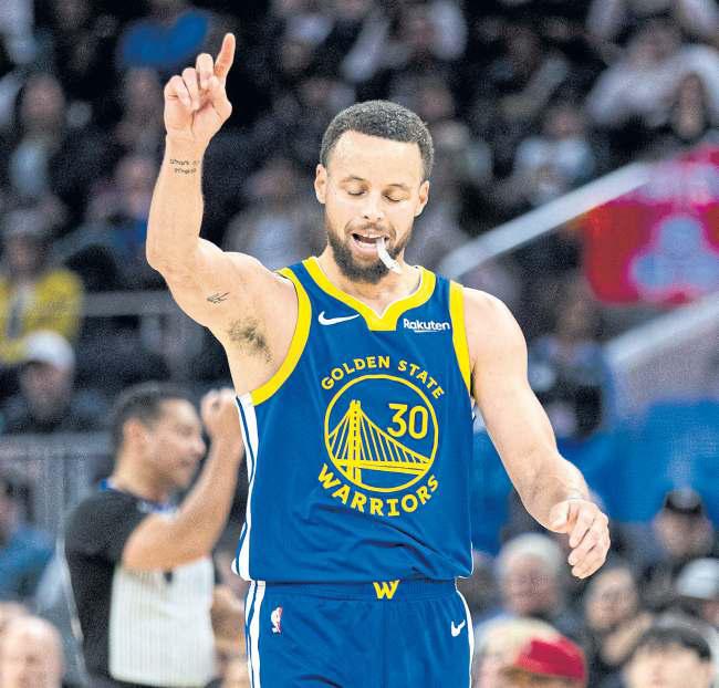 Superstar Curry lifts Warriors in return