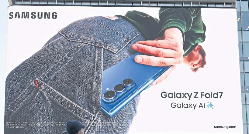 Samsung's profit triples in Q4