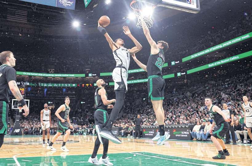 Wemby shines late, Spurs down Celtics