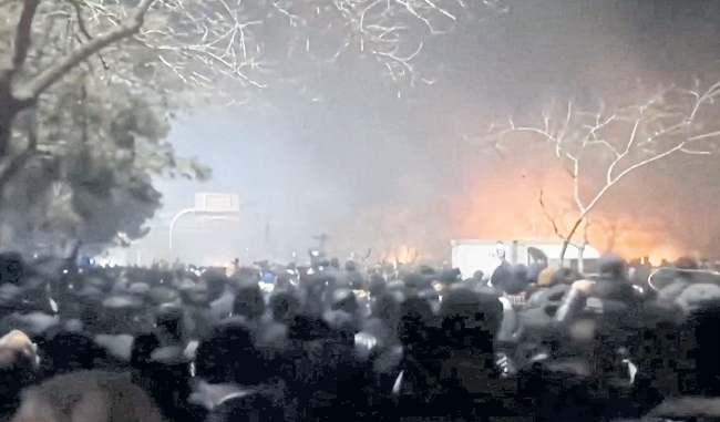 Fresh protests in Iran as internet blackout persists
