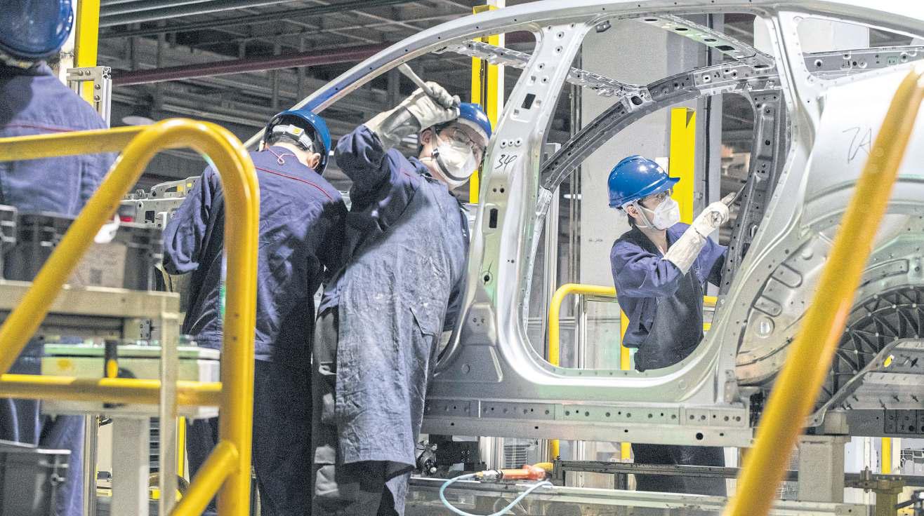 China reports world record trade surplus