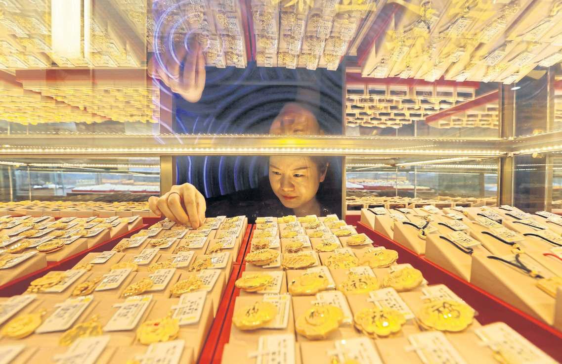 Exploring a potential baht-gold price link
